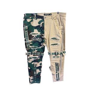 Locked&Loaded Men’s distressed Camo Jeans Sz 42/30